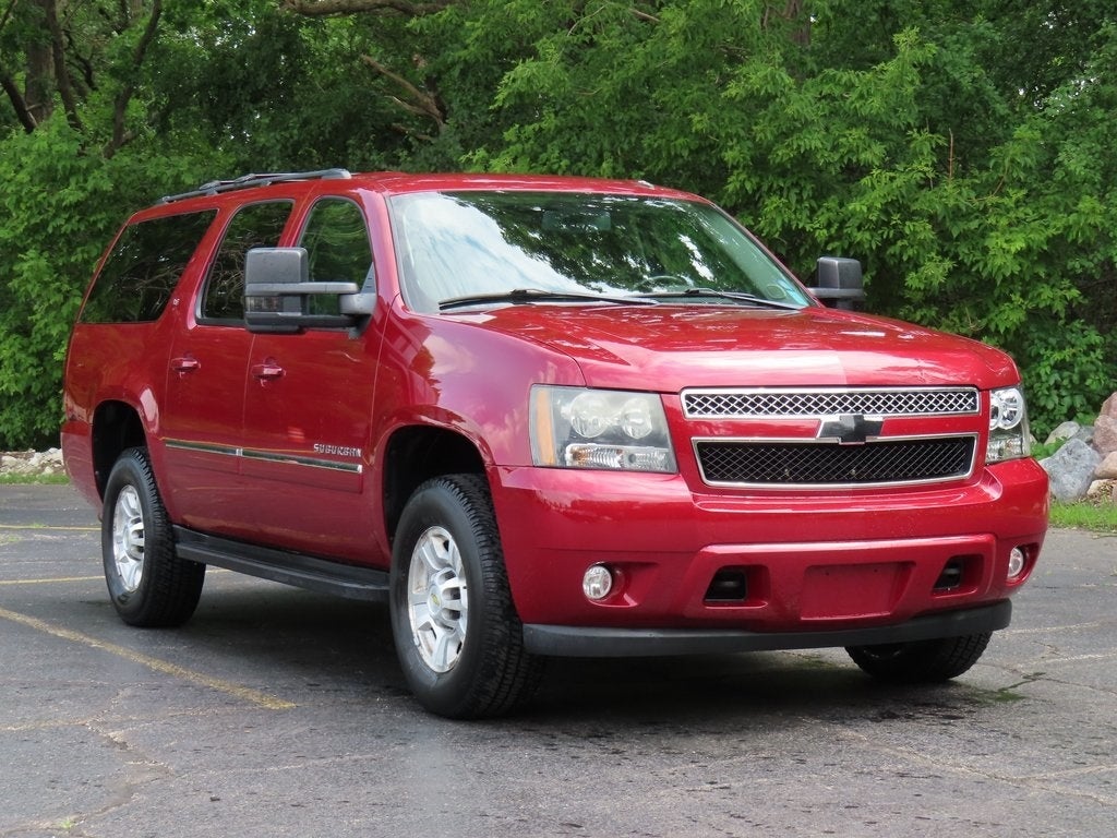 Used 2011 Chevrolet Suburban LT with VIN 1GNWKMEGXBR232094 for sale in Oconomowoc, WI